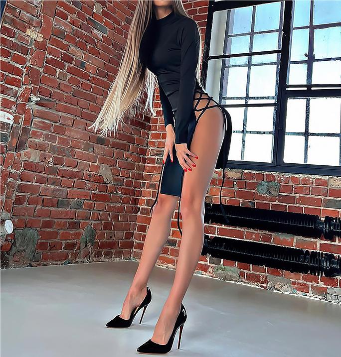 Elegant Lady Sleeveless Mock Neck dress